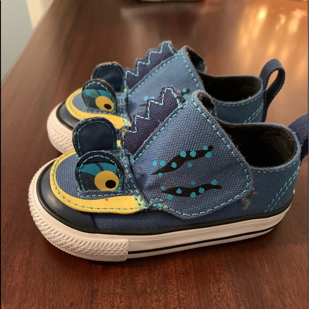Converse dinosaur sneakers 4c